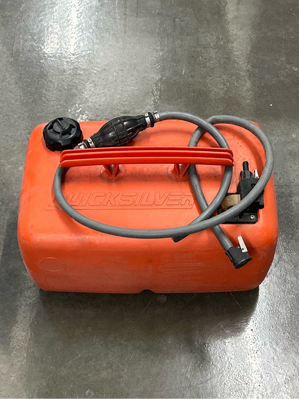 Quicksilver 6.6 Gallon Marine Boat Fuel Gas Tank w/ Fuel Hose & Primer Bulb